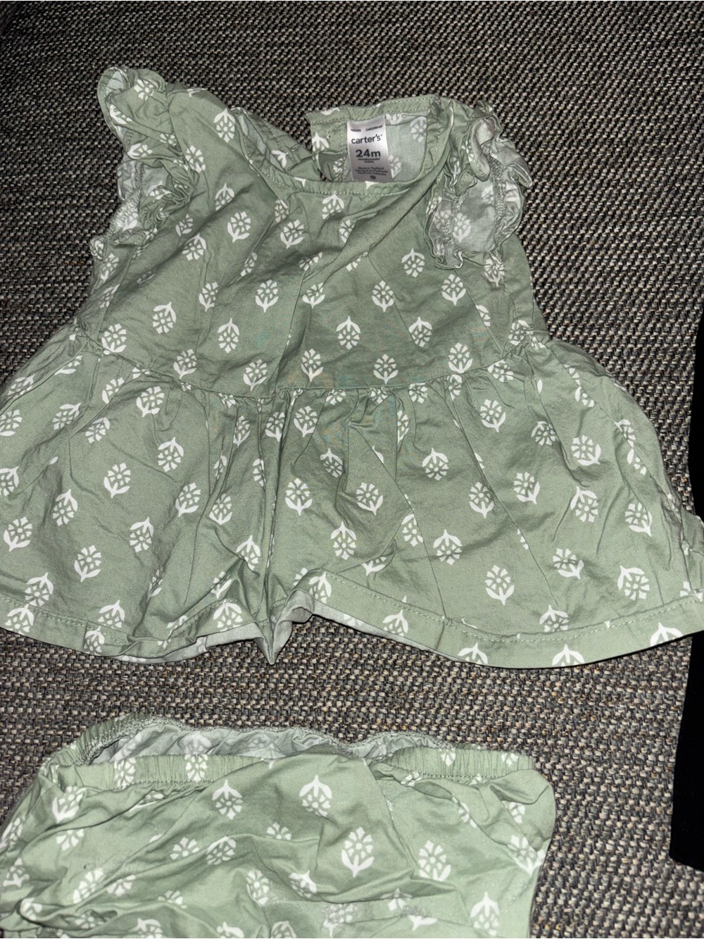 BUNDLE 10 ARTICLES Name Brands: Carter’s Osh Kosh, etc 18 month-2t